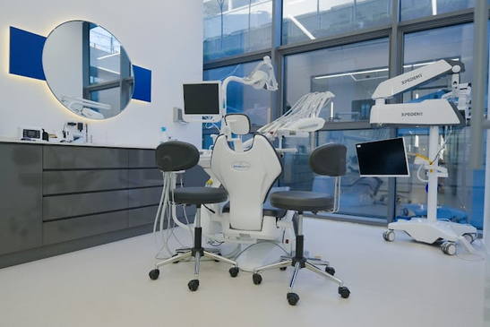 Slider image (3) Can Ozbilgen Advanced & Aesthetic Dentistry